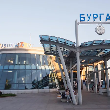 Large 2 Bedrooms Flat - Center - In Front Of The Apartment