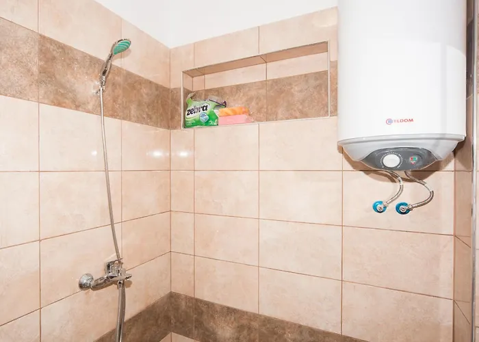 Large 2 Bedrooms Flat - Center - In Front Of The Apartment *