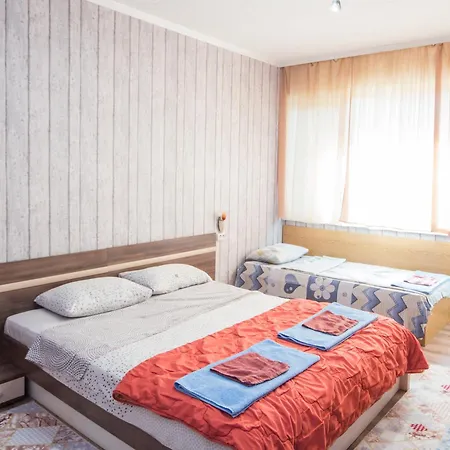 Large Flat With Extra Beds - Center - In Front Of The Апартаменти *